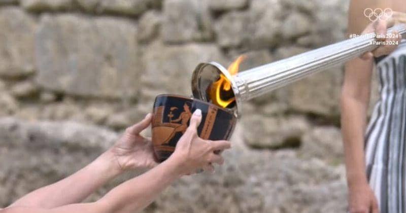 Sejarah Obor Olimpiade Seperti yang Dibawa Jin BTS, Jarang Diketahui!